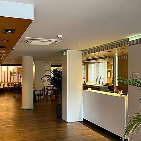 Отель Greet Centre Pyrenees
