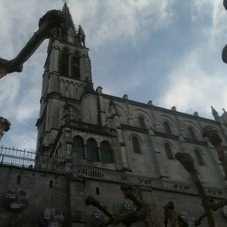 Отель Greet Lourdes Centre Pyrenees