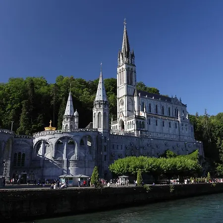 Greet Lourdes Centre Pyrenees Лурд